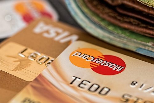 Kredittkort og debetkort uten årsavgift